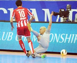 نجم ناغويا ميرو يتعرض للدفع من لاعب باساند اسماعيل بور﻿