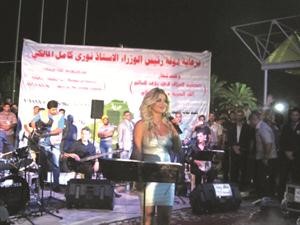 مادلين مطر خلال حفلها في منتزه الزوراء ببغداد