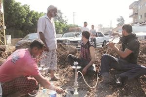 اهالي عكار يواصلون قطع طريق البيرة - عكار احتجاجا على الافراج عن الضباط الموقوفينمحمود الطويل﻿