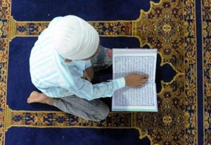 طفل هندي في سن الـ12 يتلو القرآن كاملا عن ظهر قلب في 12 ساعة