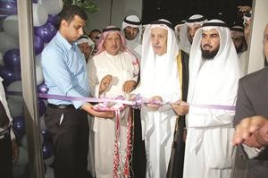 الشيخ فلاح بن جامع وعبدالرحمن العتيبي يفتتحان السوق الجديد
