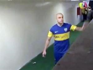 الاوروغوياني سانتياغو سيلفا لحظة سرقته للكاميرا