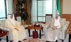 صاحب السمو الامير الشيخ صباح الاحمد مستقبلا عبدالله الرومي