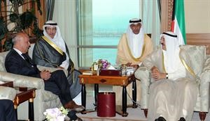 صاحب السمو خلال لقائه نائب وزير خارجية بيرو