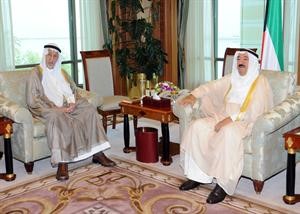 صاحب السمو الامير الشيخ صباح الاحمد خلال لقائه عبدالعزيز العدساني
