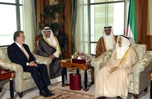 صاحب السمو الامير مستقبلا سفير بيرو
