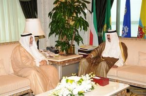 سمو ولي العهد الشيخ نواف الاحمد مستقبلا دمحمد البصيري
