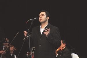 سيد النور في احدى حفلاته الغنائية