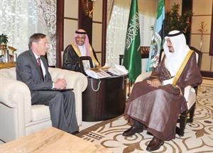 ولي العهد السعودي صاحب السمو الملكي الامير سلمان بن عبدالعزيز مستقبلا ديفيد بترايوس واس