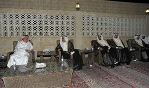 مبعوث الامير خلال تقديم واجب العزاء
