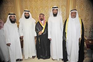 جابر المحيلبي وعبدالله عكاش مع وجهاء قبيلة العوازم﻿