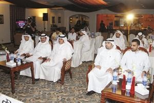 الشيخ دعيج الخليفة في مقدمة الحضور