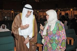 دالمذكور يتحدث للزميلة ليلى الشافعي﻿