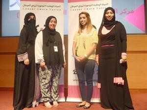 نورة الشريدة مع الحضور في اللقاء
