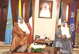 سمو ولي العهد الشيخ نواف الاحمد مستقبلا الشيخ صباح الخالد﻿