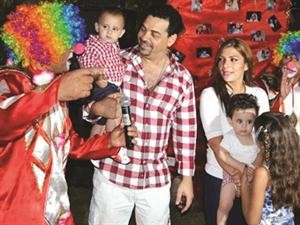 اصالة وزوجها يحتفلان بعيد ميلاد توامهما﻿