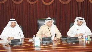 راشد بورسلي مترئسا الاجتماع بحضور عادل الحسن ونبيل المفرح
