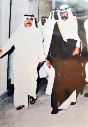 سمو الامير الوالد الشيخ سعد العبدالله رحمه الله مع سلمان محمد البحوه