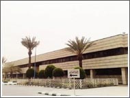 سعودي يعتدي «بالعقال» على طبيب تأخر في معالجة زوجته.. وضبط إندونيسيات يروجن صورهن عاريات 