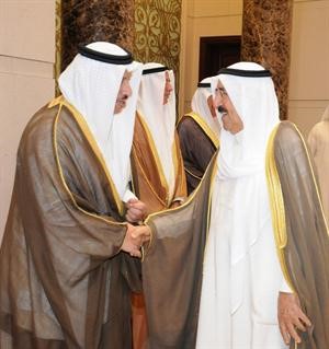 سمو رئيس الوزراء الشيخ جابر المبارك مودعا صاحب السمو الامير
