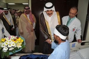امير المنطقة الشرقية صاحب السمو الملكي محمد بن فهد يزور المصابين من رجال الامن	 واس ﻿