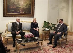 وبحضور وزير الخارجية المصري محمد كامل عمرو في القاهرة امس اپ