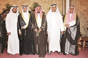 مناور الهضيبان يبارك
