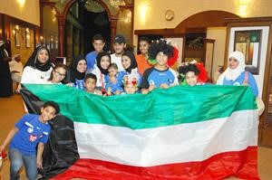 عائلة النجم سالم محبوب شاركت في الاستقبال حاملة العلم﻿