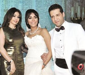 هيفاء مع امينة وعريسها علاء شبلو في حفل الزفاف﻿