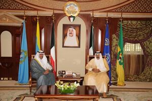 سمو ولي العهد الشيخ نواف الاحمد مستقبلا الشيخ احمد الفهد﻿