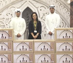 الذربان تتوسط فريق الاهلي قبيل توزيع الصناديق التموينية﻿