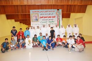 الشيخ سلمان الحمود متوسطا الفائزين