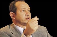 ساويرس لـ «الإسلاميين»: اللي متغطي بالأمريكان دايماً عريان
