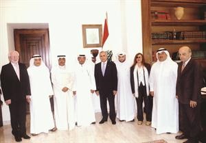الرئيس اللبناني العماد ميشال سليمان مستقبلا الزملاء يوسف خالد المرزوق وراشد الرويشد وعماد بوخمسين وماجد العلي وبدرية درويش وعدنان الراشد وعمر حبنجر ووسام حرفوش محمود الطويل