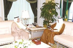 سمو ولي العهد الشيخ نواف الاحمد مستقبلا الشيخ علي الخليفة﻿