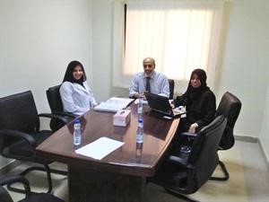 دعلي المهنا خلال اجتماعه مع لجنة البروتوكولات العلاجية
