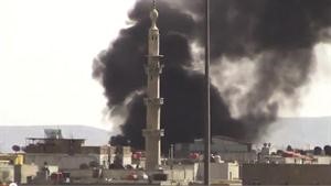 صورة عن فيديو بثها ناشطون لما قالوا انه قصف لحي الميدان