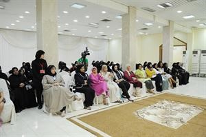 الحاضرات يتابعن مرزوق الغانم
