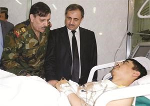 صورة وزعتها سانا لوزير الدفاع الجديد فهد الفريج ووزير الداخلية محمد الشعار خلال زيارة احد المرضى الشهر الماضيافپ﻿