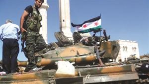 صورة بثها ناشطون لعناصر من الجيش الحر بعد سيطرتهم على اليات النظام واعلان تحرير مدينة اعزاز في حلب رويترز