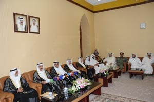جانب من المؤتمر الصحافي الذي عقدته هيئة الرؤية الشرعية مساء امس انور الكندري