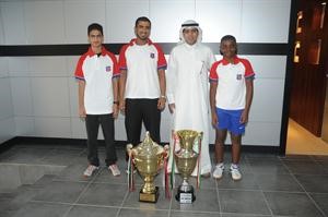 احمد العنزي مع اللاعبين فيصل الجسار وعبدالله السعدون وعبدالله بخش﻿