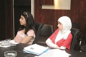 متابعة من متدربتين