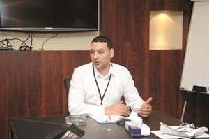 سكرتير تحرير الشؤون الاقتصادية الزميل زكي عثمان