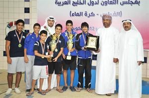 الابطال على منصة التتويج
