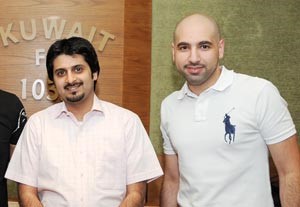 المخرج سعود المسفر مع منسق الاتصالات جميل اقبال فريال حماد