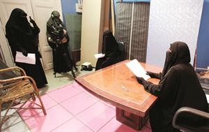 جانب من طاقم العمل في القناة