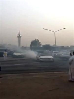 لقطة اخرى من الفيديو وفيها اطلاق الرصاص خلال الاستعراض﻿