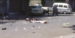 صورة ماخوذة عن شريط بثه ناشطون لما قالوا انه لجثث متظاهرين قتلوا جراء قصف القوات السورية النظامية لشارع خالد بن الوليد في دمشق 