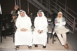 الزميلة نوف العياضي والزميل مفرح الشمري مع مدير المنوعات عبدالحميد الربيعي